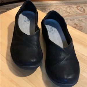 CLARKS SLIP ON DRESS SHOES SIZE 9.5